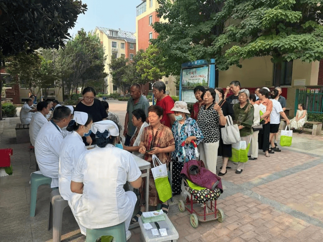 筑牢“员工健康防线” 企业与健康义诊活动的温情邂逅